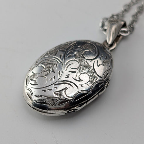 Vintage Sterling Silver Oval Locket Pendant 4.3g with Necklace